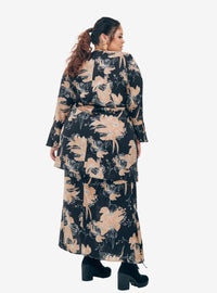 A woman dressed in Black Aneesa Flower Printed Kurung
