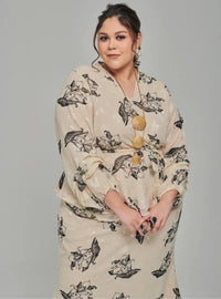 A woman dressed in Champagne Tun Khadeja Chiffon Wrap Kurung