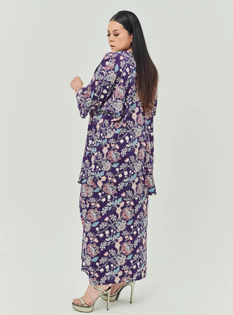 A woman dressed in Jowo Purple The Vintage Opah Kurung