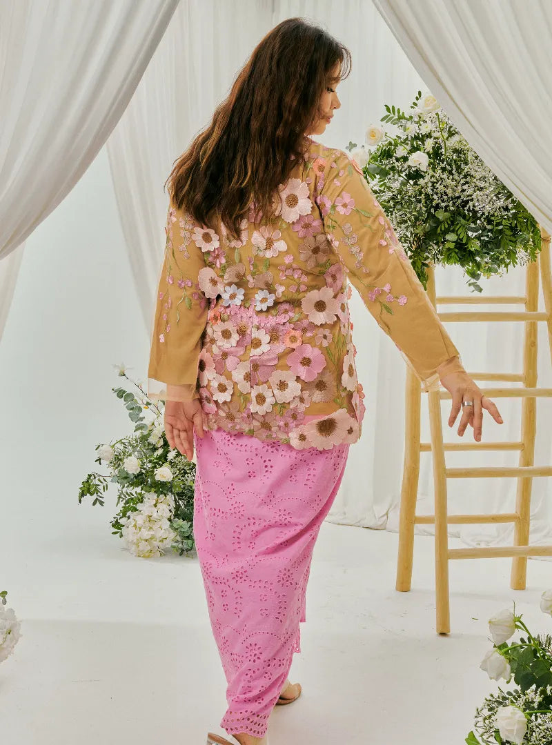 Lilac Daisy Tun Jaeda 3D Embroidered Kebaya Nyonya Kurung