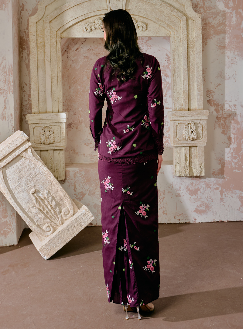 Manis Kaisara Embroidered Kebaya Kurung - Wine