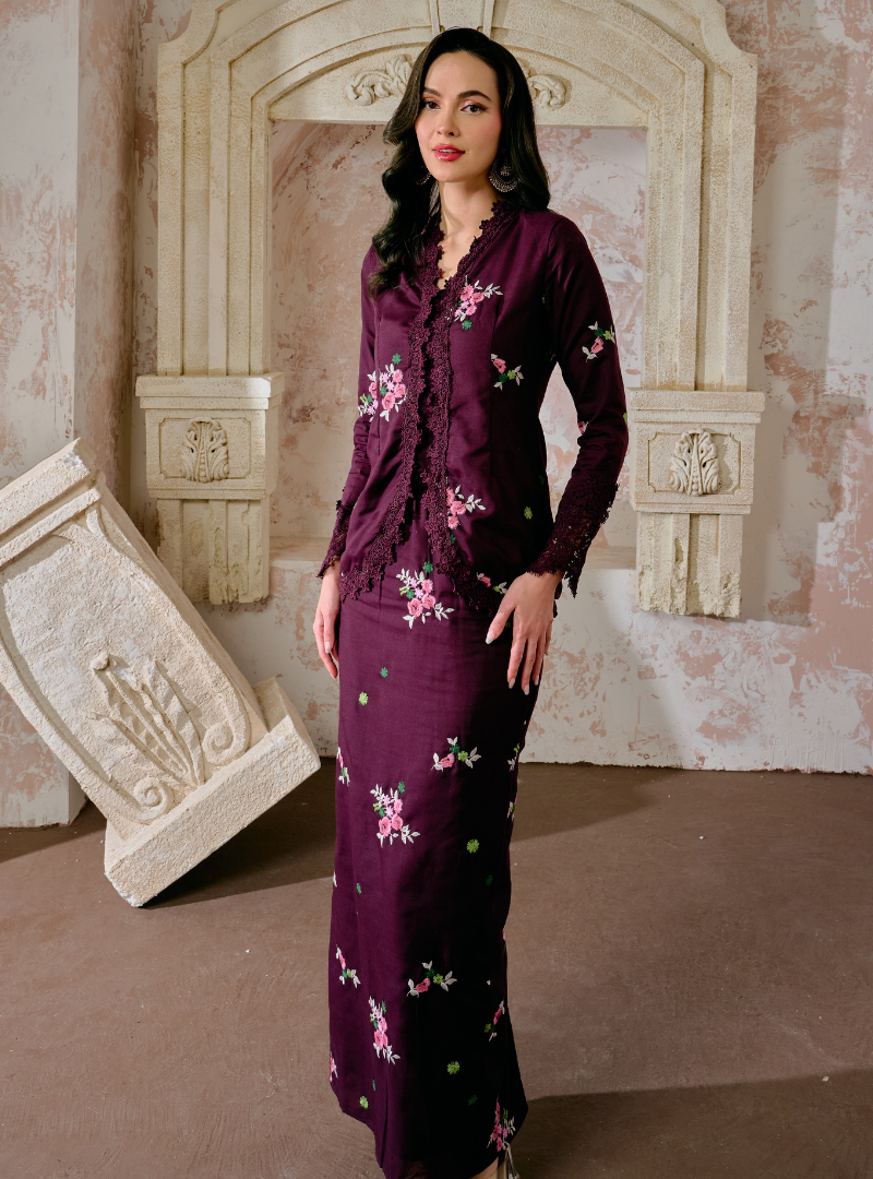 Manis Kaisara Embroidered Kebaya Kurung - Wine