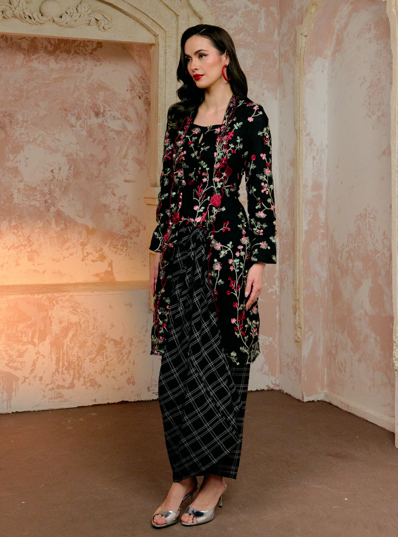 Manis Qifiyah Embroidered Lace Kebarung Top Only