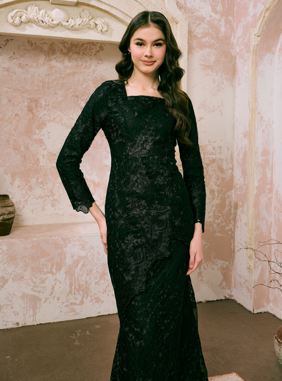 Manis Thania Asymmetrical Kurung Pahang - Black