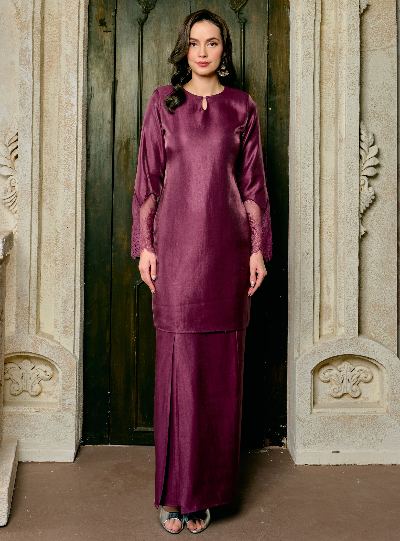 Manis Sofea Kurung Pahang - Wine