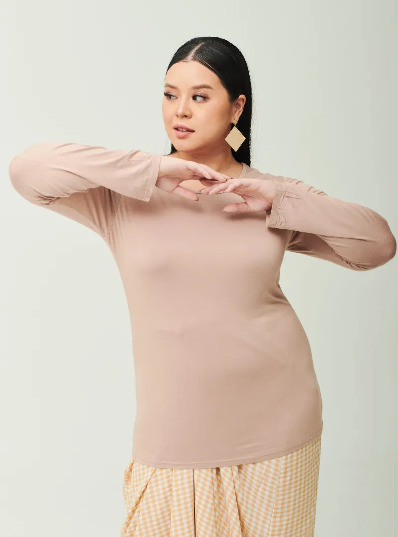 A woman dressed in Skin Cotton Basic Inner Top