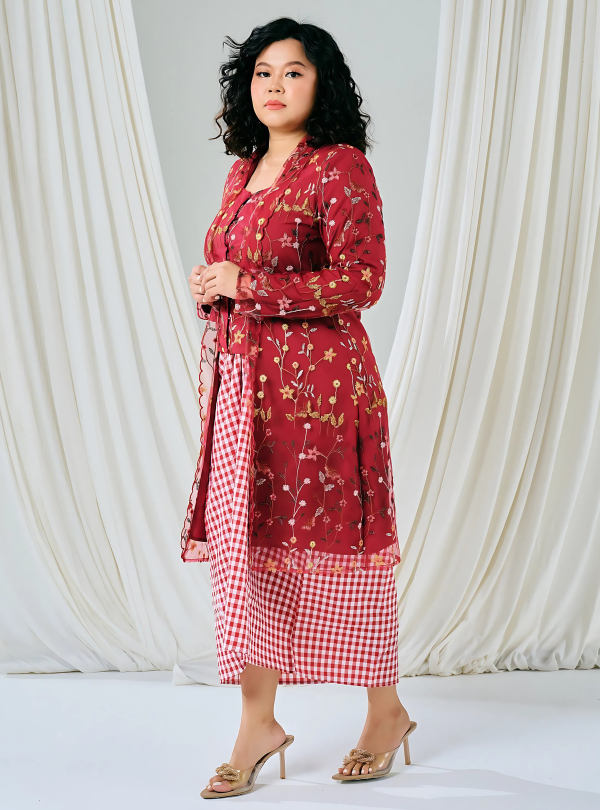 Tun Delana Embroidered Lace Kebarung Top Only