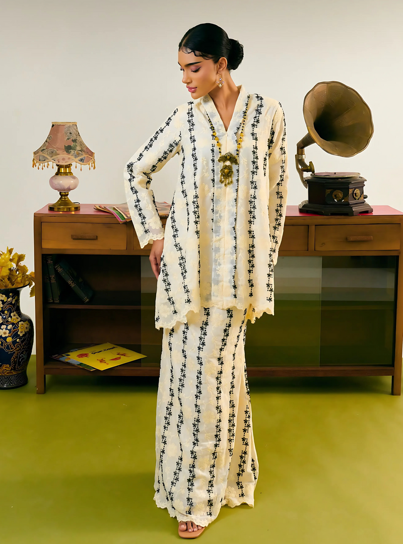 Tun Kaysa Embroidered Kebaya Kurung