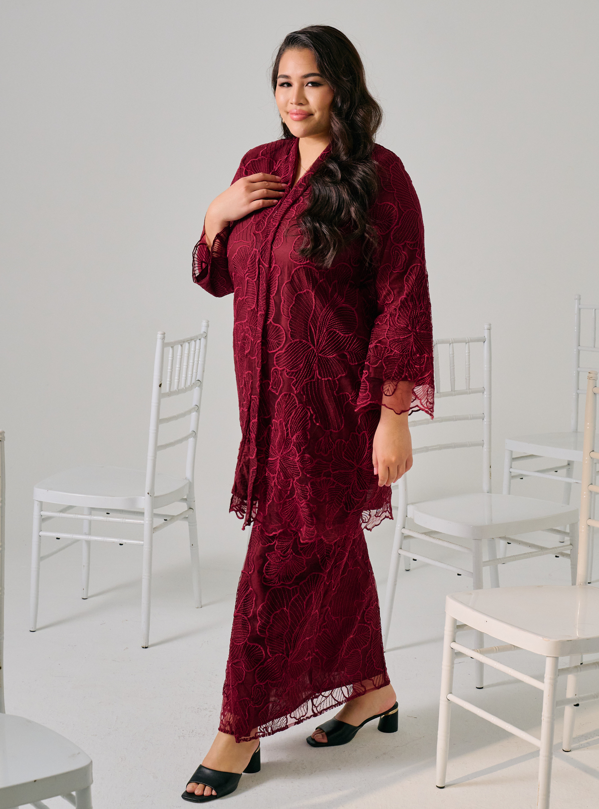Tun Senah Embroidered Lace Kebarung - Burgundy