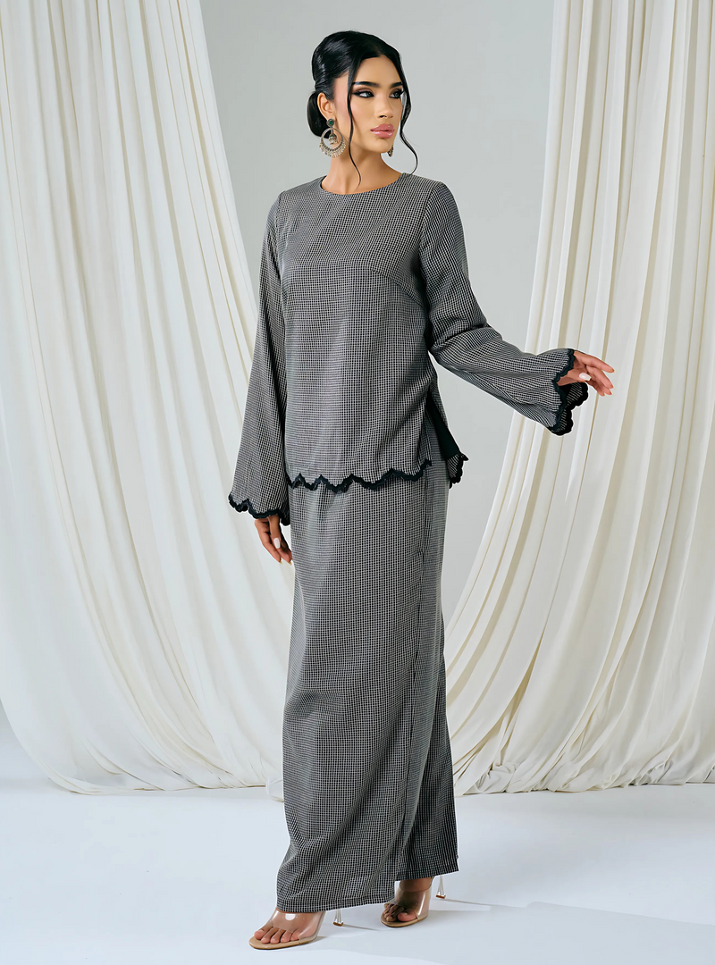 Kalosm Tun Kalsom Gingham Kurung – CURVA FABULOUS
