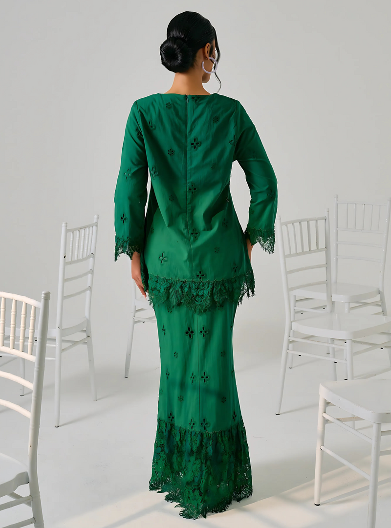 Tun Melati Eyelet Lace Kurung - Emerald