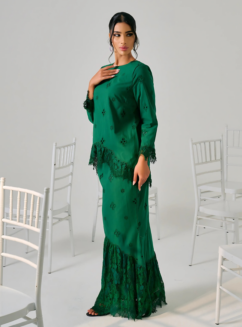 Tun Melati Eyelet Lace Kurung - Emerald