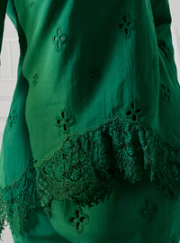 Tun Melati Eyelet Lace Kurung - Emerald