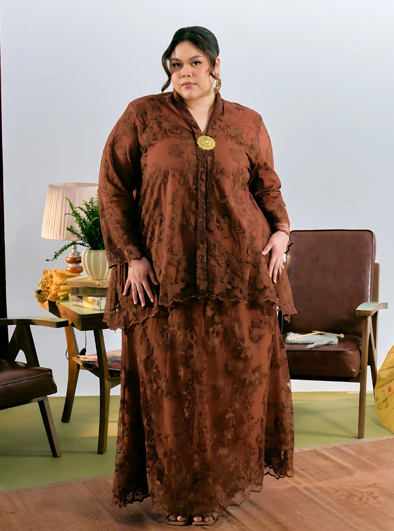 Tun Rabiatul Leaves Doll Kurung