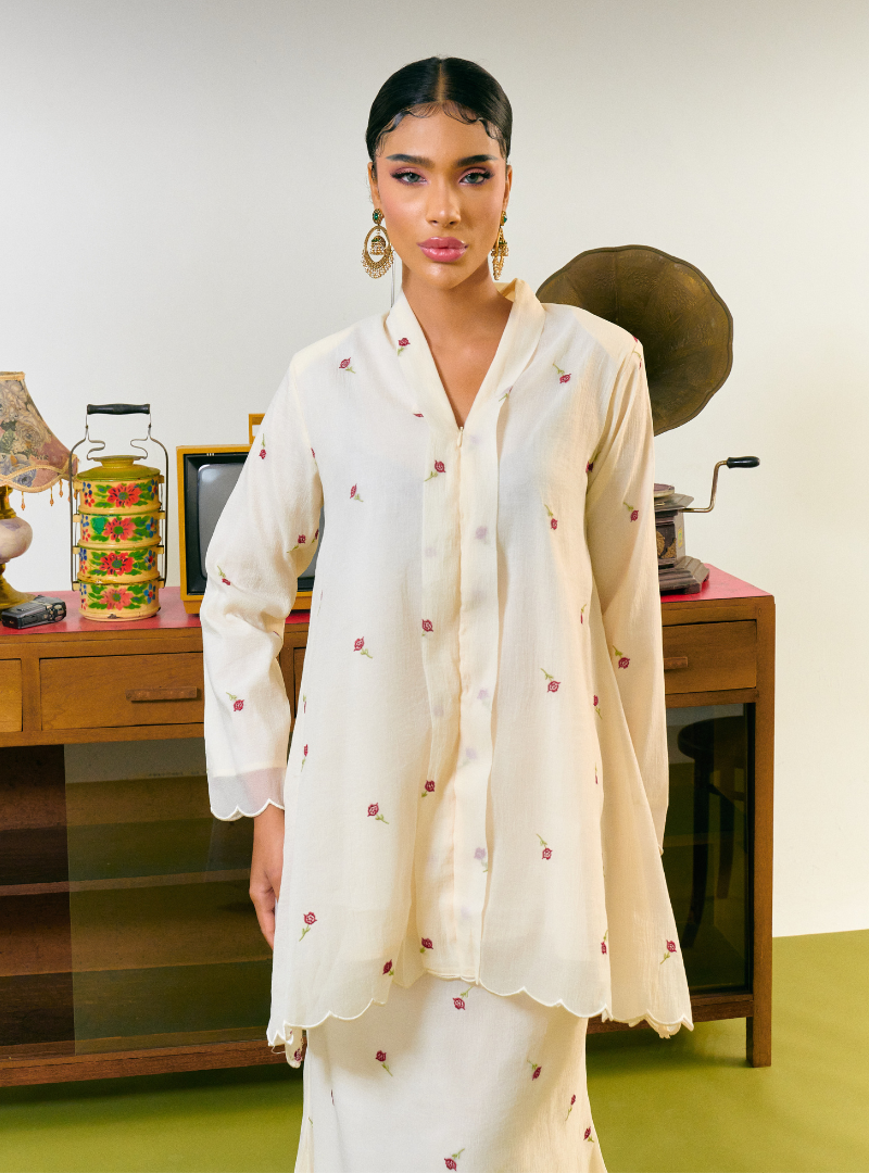 (BACKORDER) Tun Amara Roses Embroidered Kurung