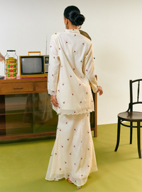 (BACKORDER) Tun Amara Roses Embroidered Kurung