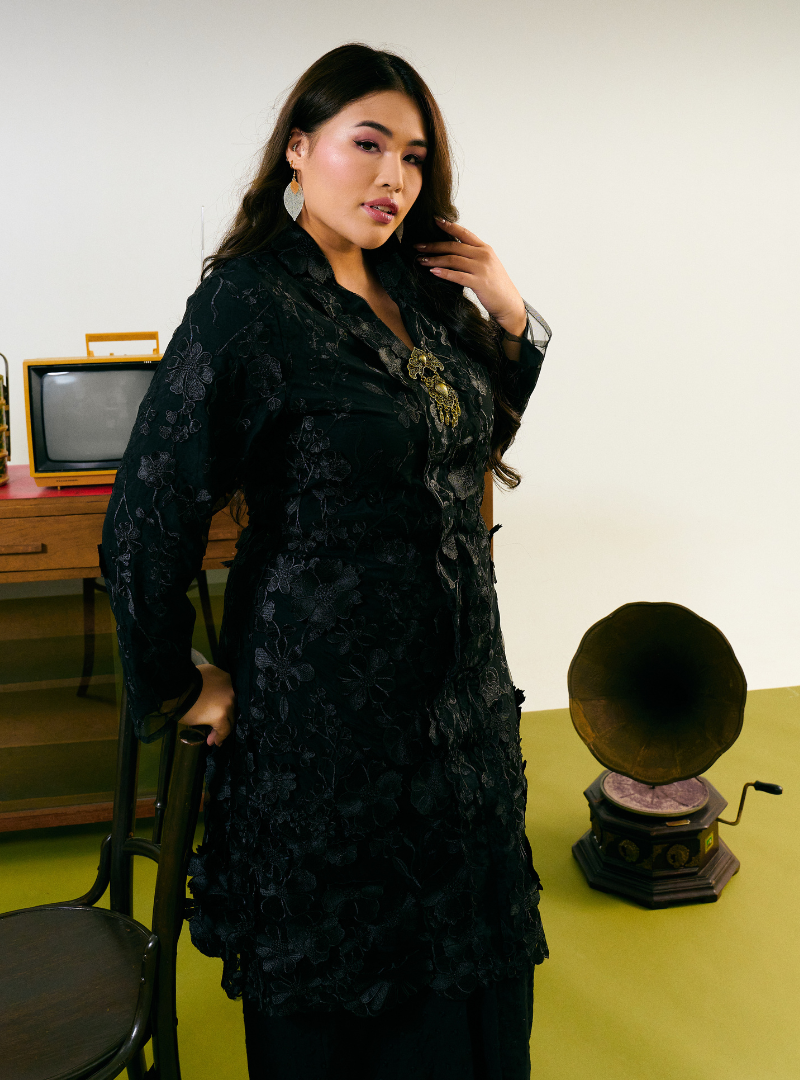 Tun Laila 3D Embroidered Kebarung - All Black