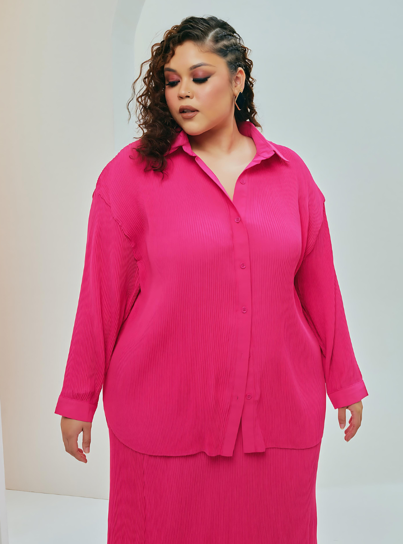 A Women Wearing Izzah Pleated SET 