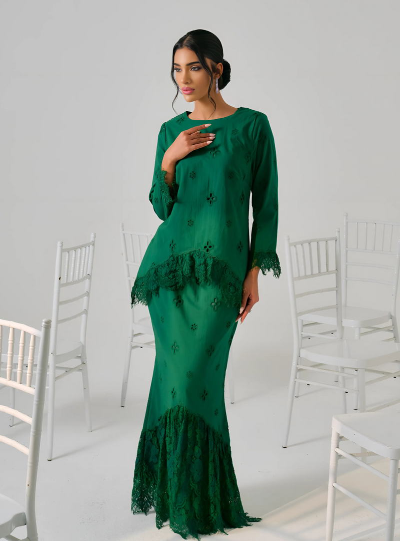 Tun Melati Eyelet Lace Kurung - Emerald