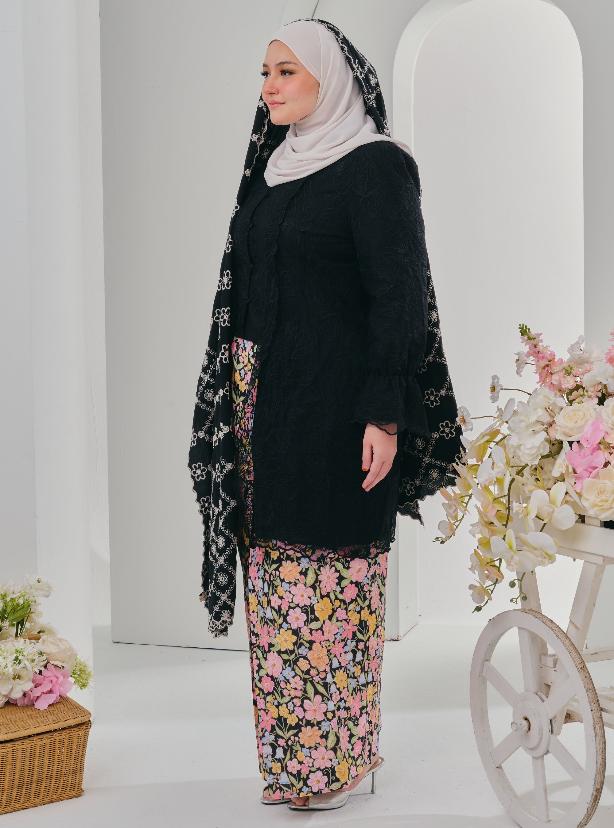 Bunga Hati Embroidered Kebarung Top Only