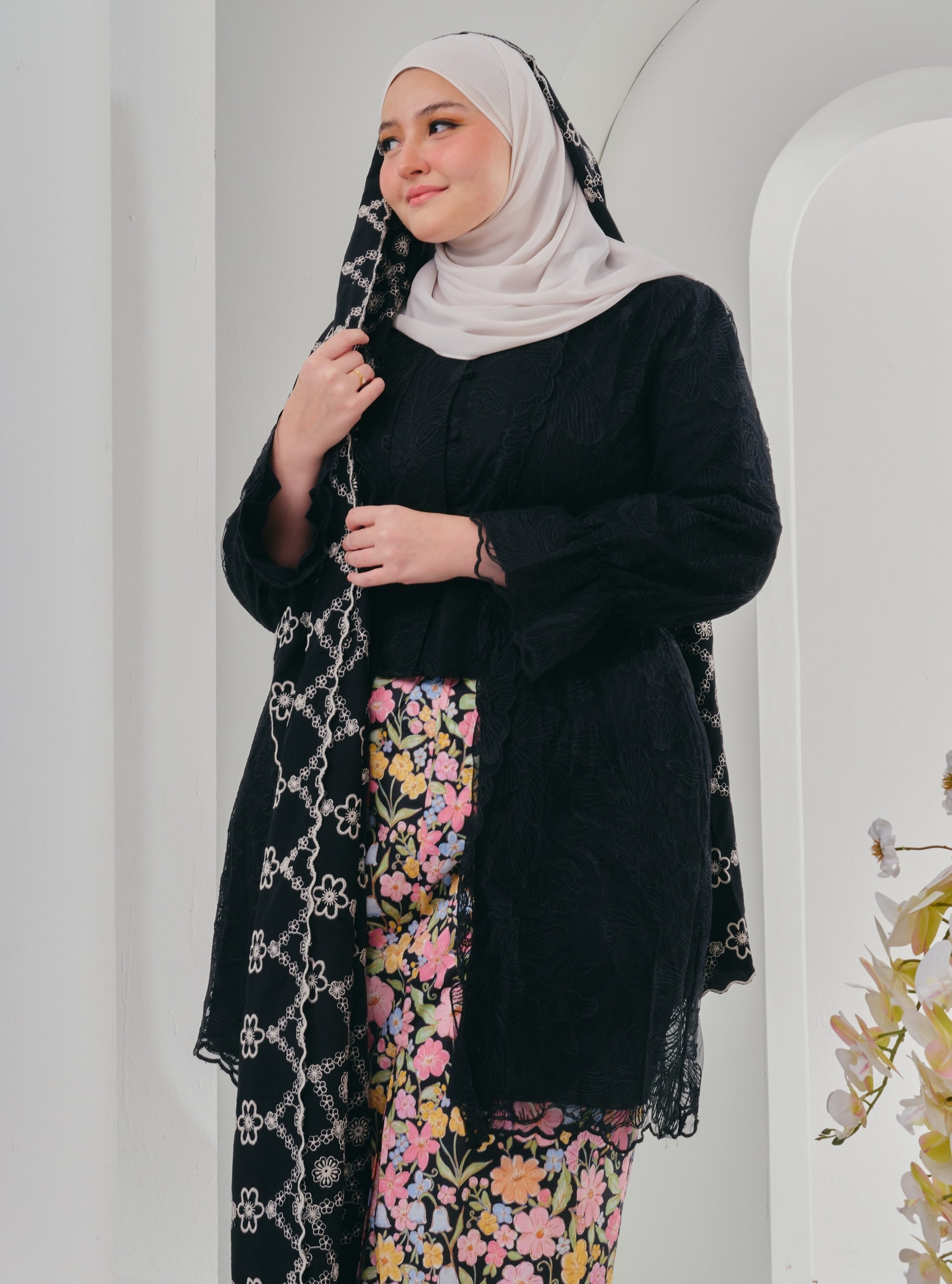 Bunga Hati Embroidered Kebarung Top Only
