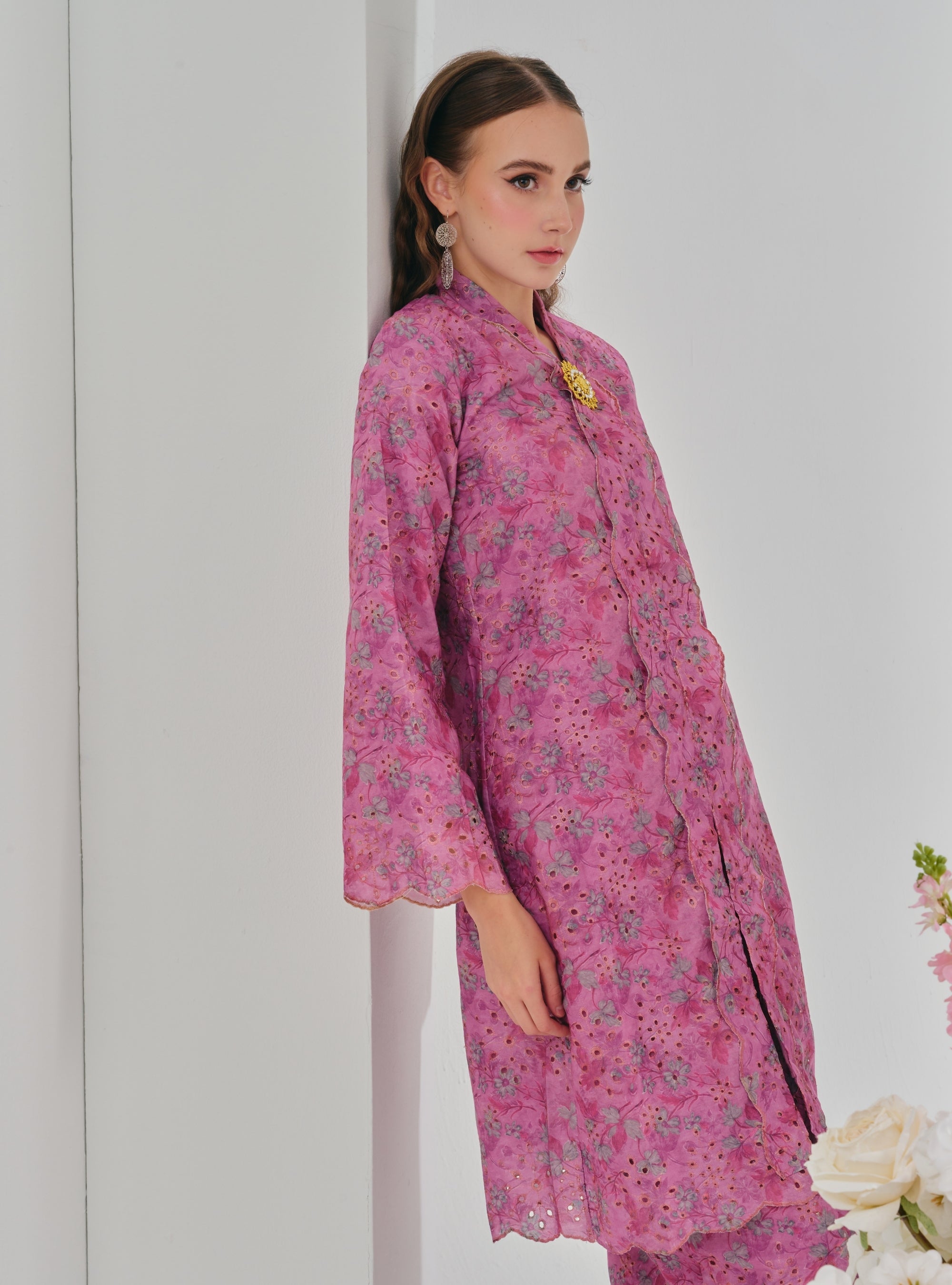 Bunga Karly Embroidered Kebarung - Pink