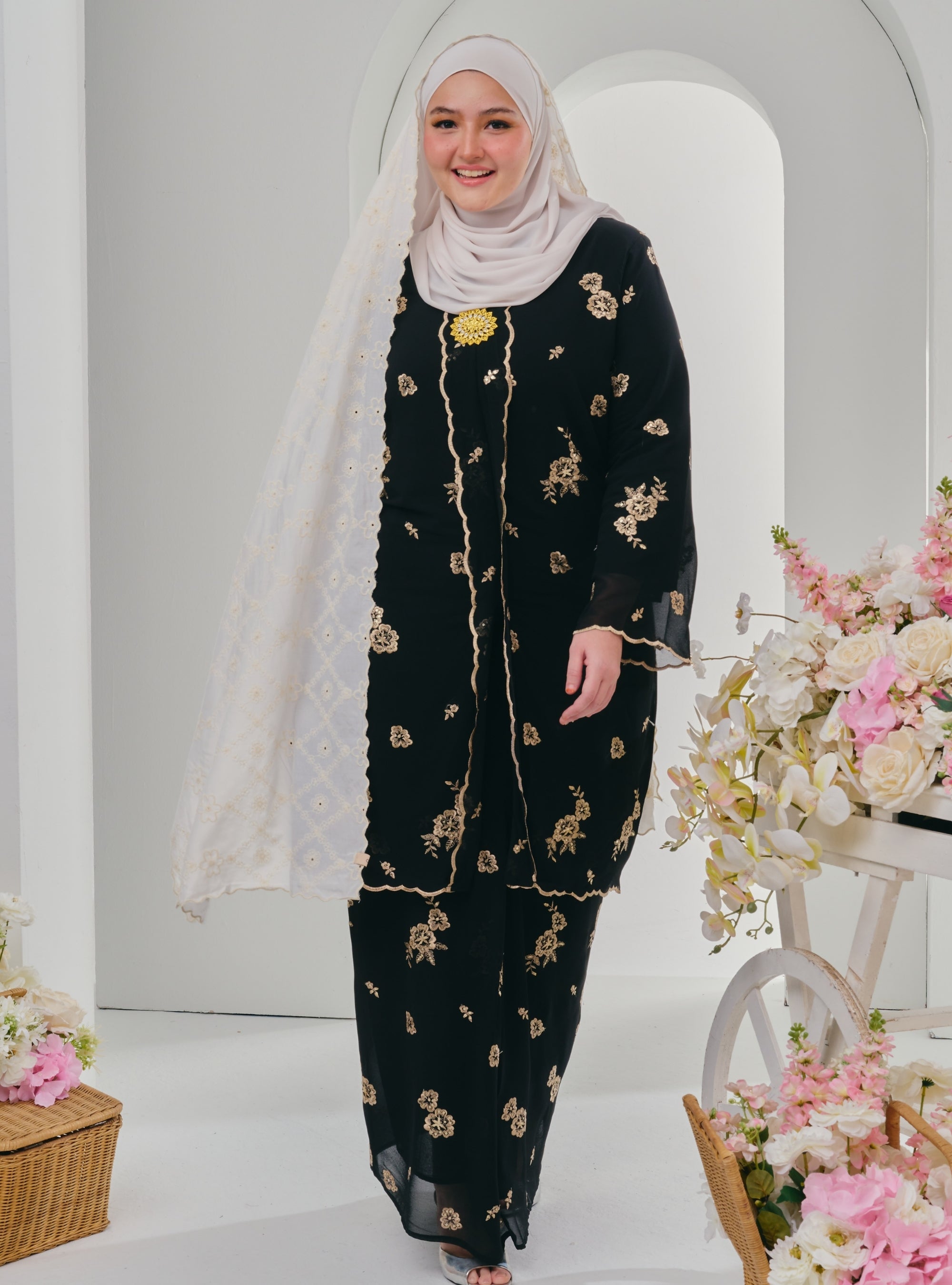 Bunga Kaila Embroidered Beaded Kebarung