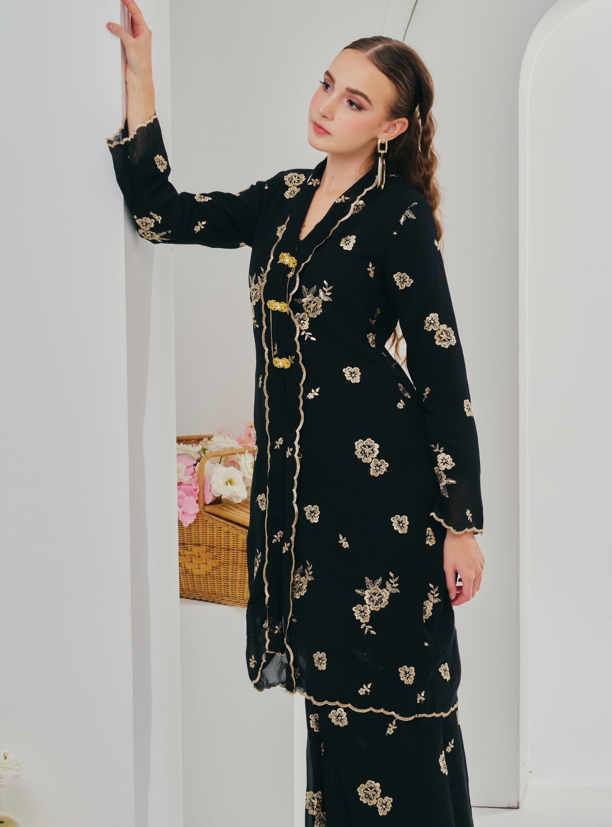 Bunga Kaila Embroidered Beaded Kebarung