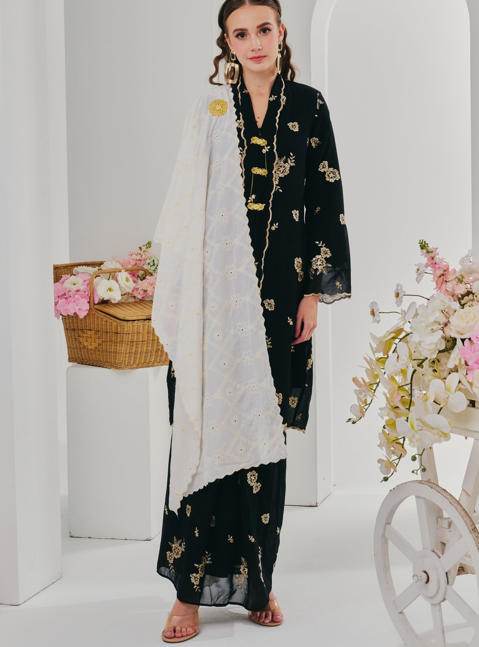 Bunga Kaila Embroidered Beaded Kebarung