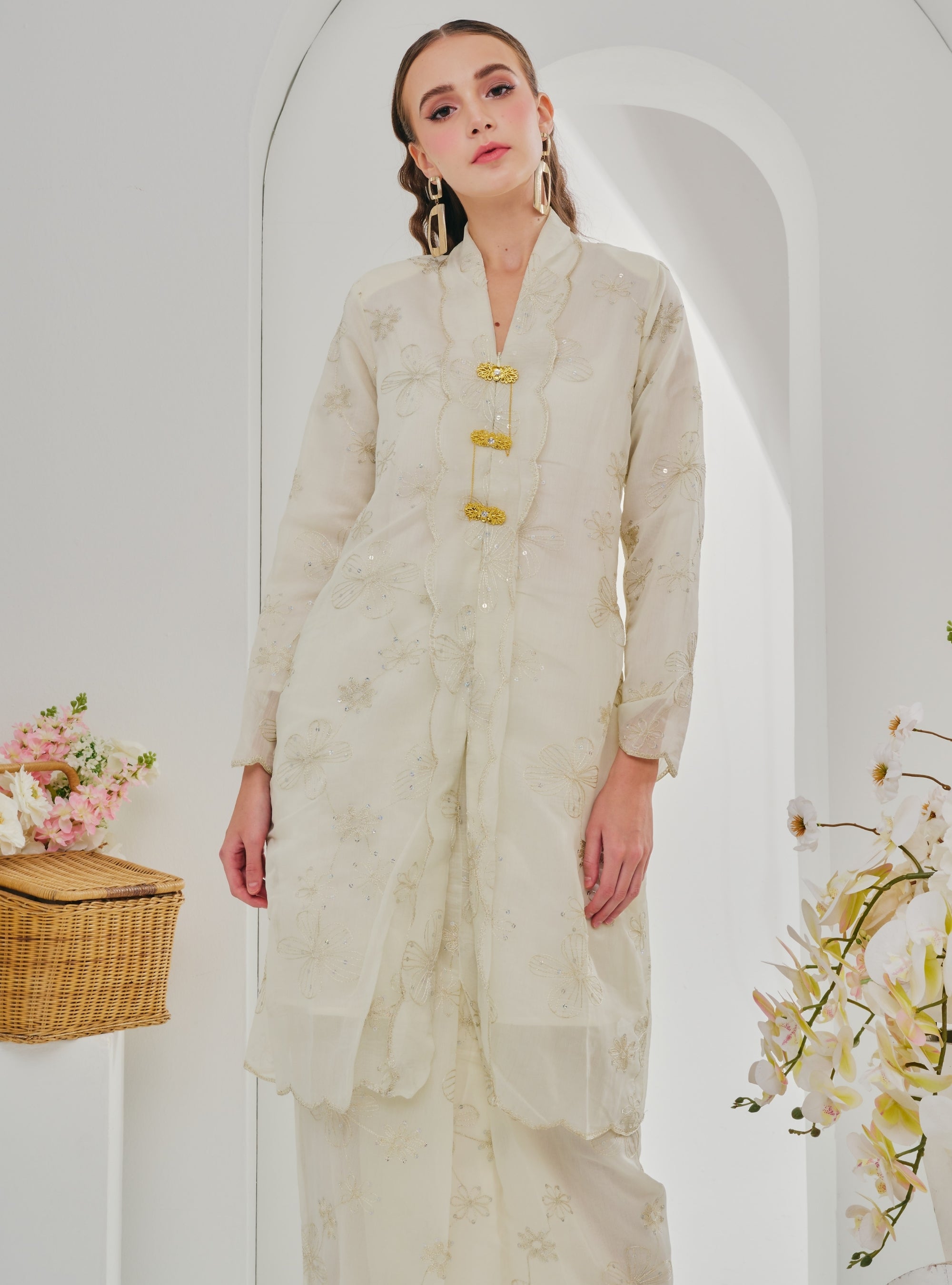 Bunga Karin Embroidered Manik Kebarung