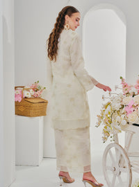 Bunga Karin Embroidered Manik Kebarung
