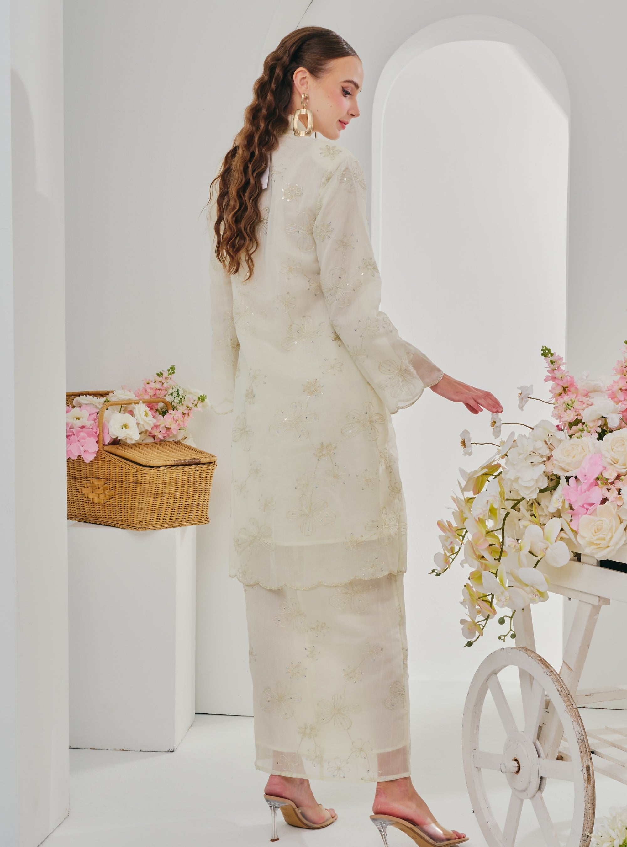 Bunga Karin Embroidered Manik Kebarung