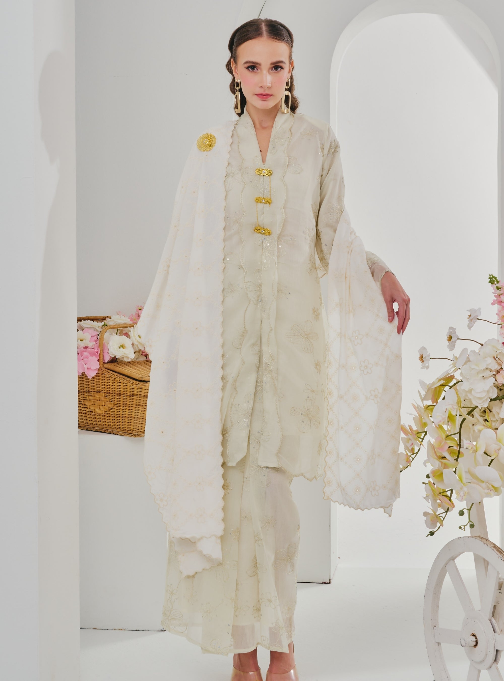 Bunga Karin Embroidered Manik Kebarung
