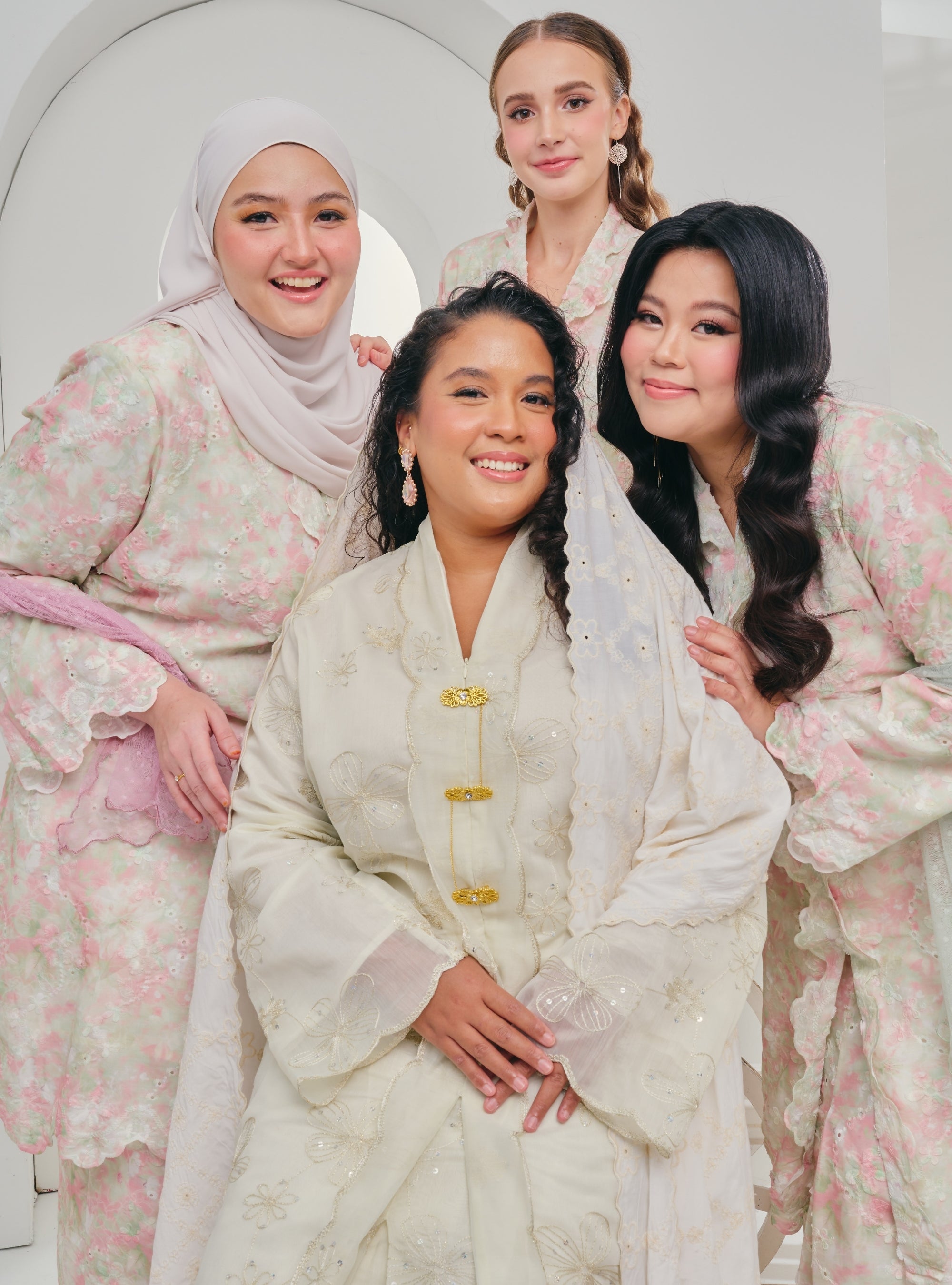 Bunga Karin Embroidered Manik Kebarung