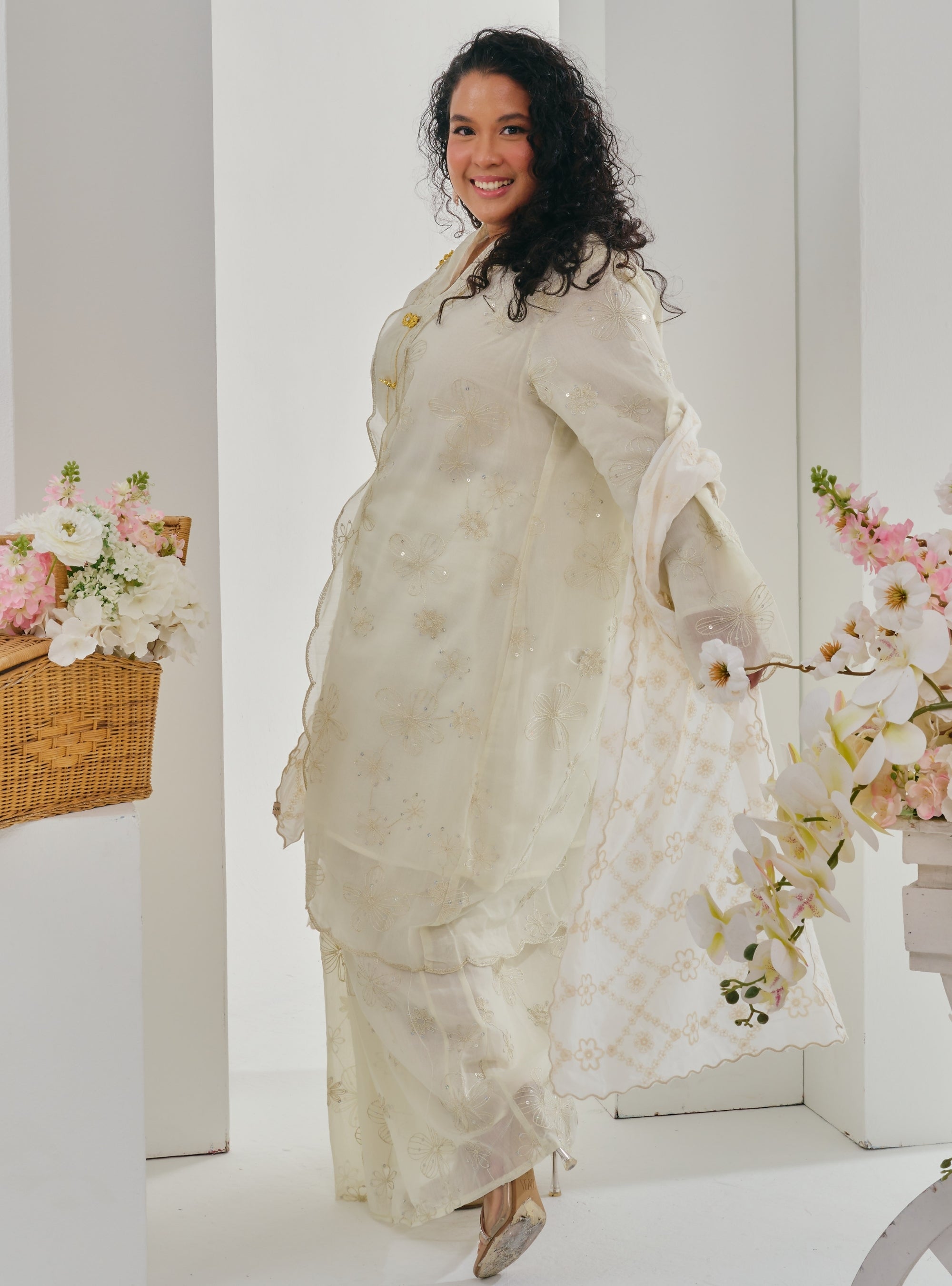 Bunga Karin Embroidered Manik Kebarung