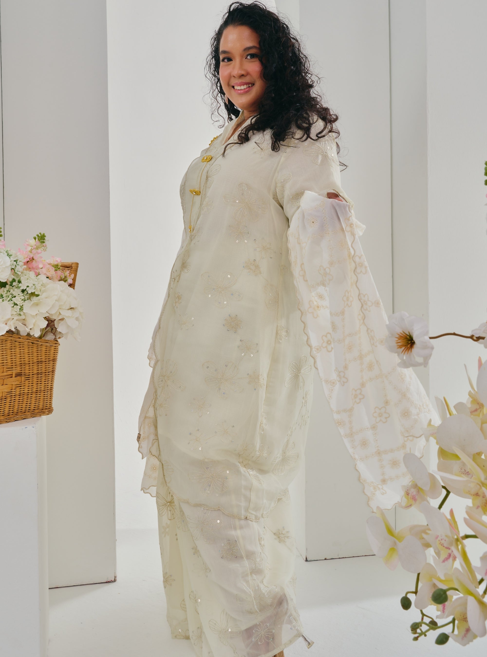 Bunga Karin Embroidered Manik Kebarung