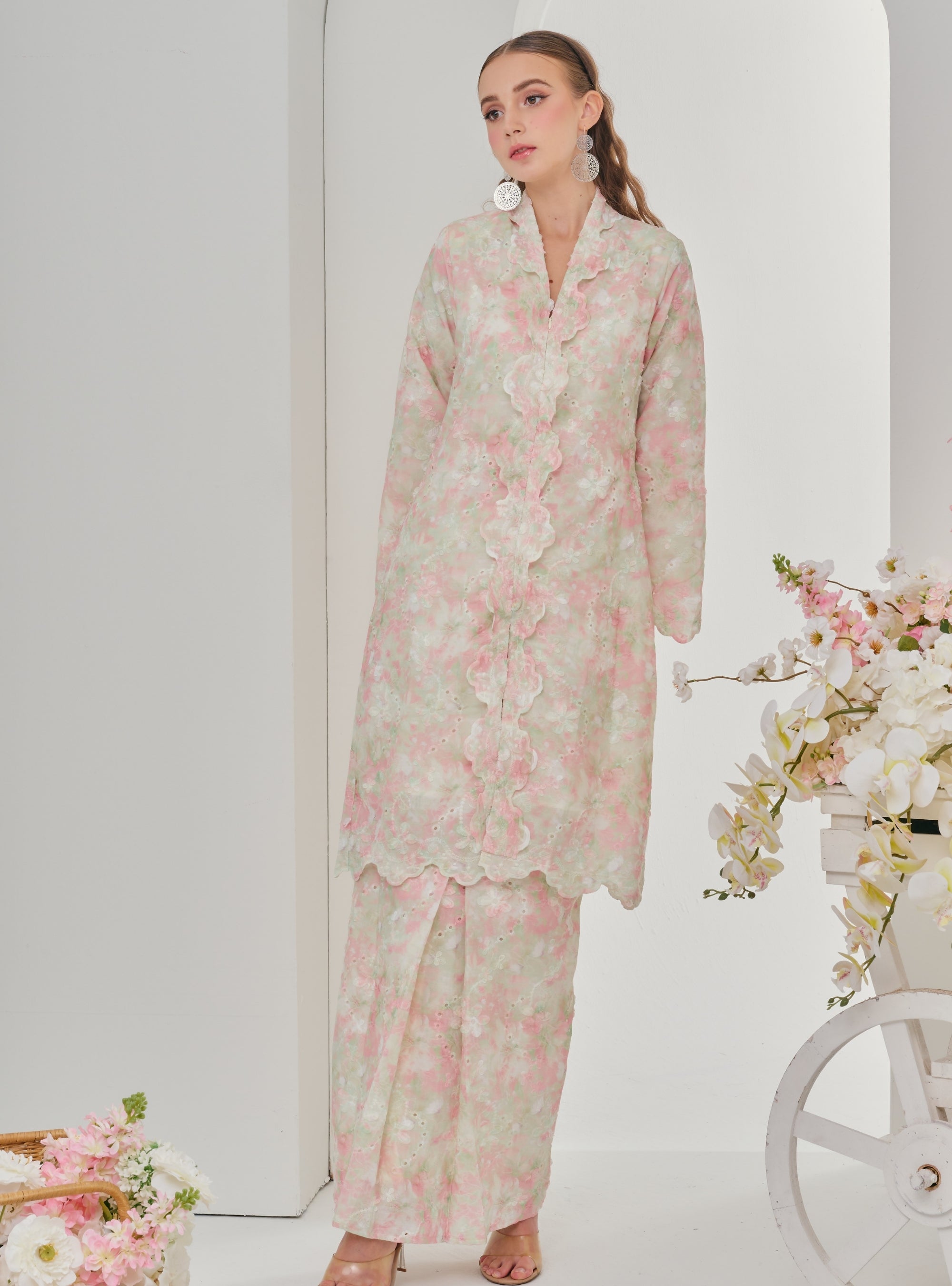 Bunga Cahaya Embroidered Kabarung