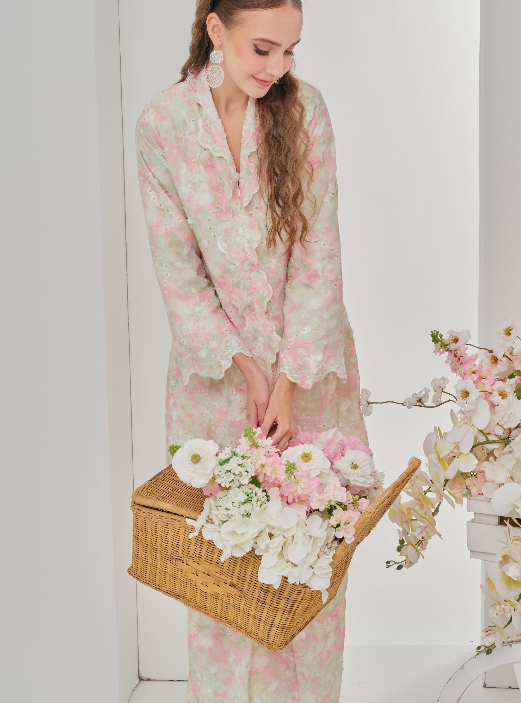 Bunga Cahaya Embroidered Kabarung