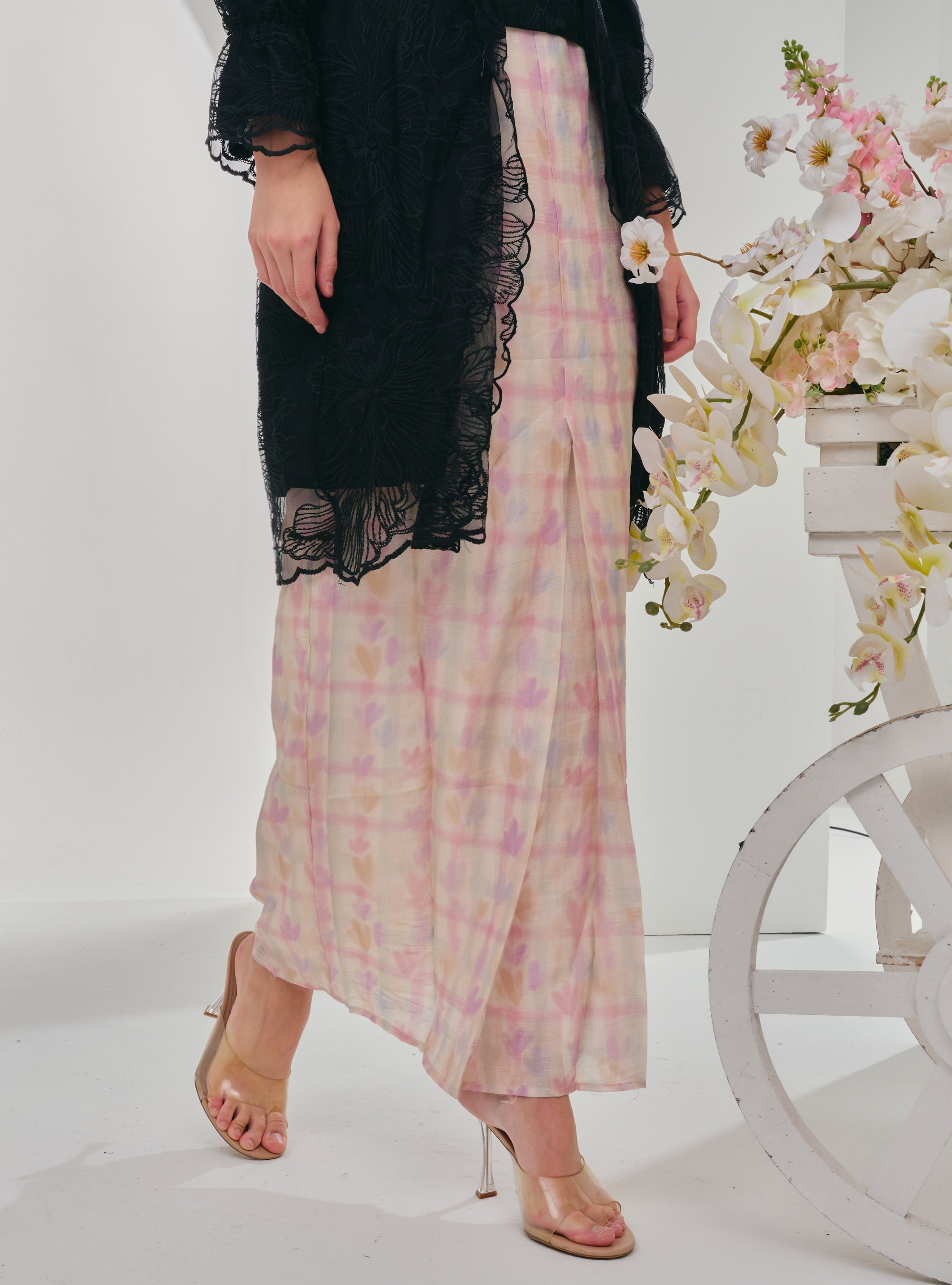 Bunga Hati Embroidered Kebarung Top Only