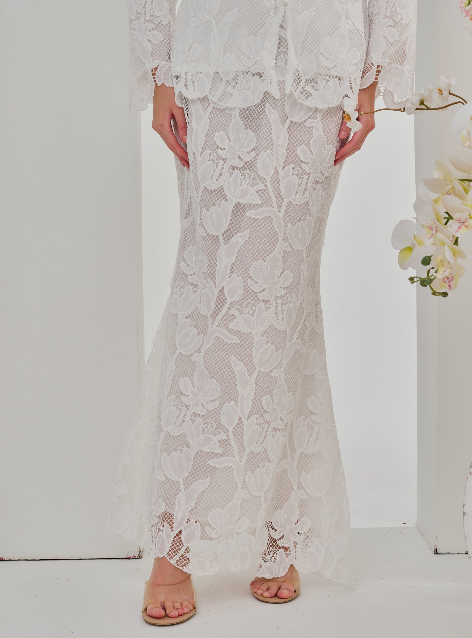 Bunga Dalila Lace Kebaya Kurung