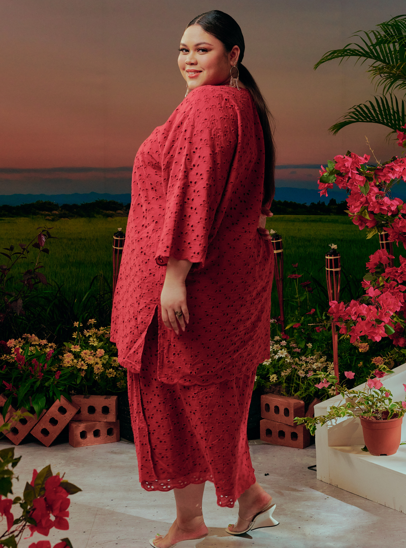 Brick Red Tun Yasmin Embroidered Eyelet Oversized Kurung