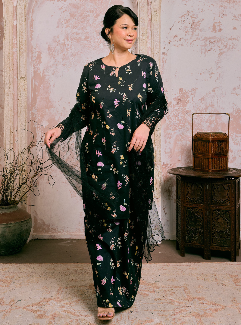 Santun Mia Kurung Pahang - Black Flower