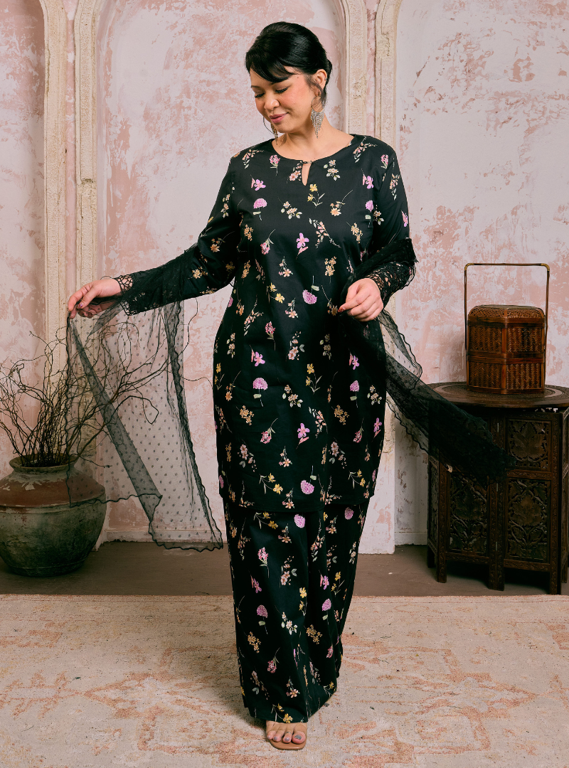 Santun Mia Kurung Pahang - Black Flower