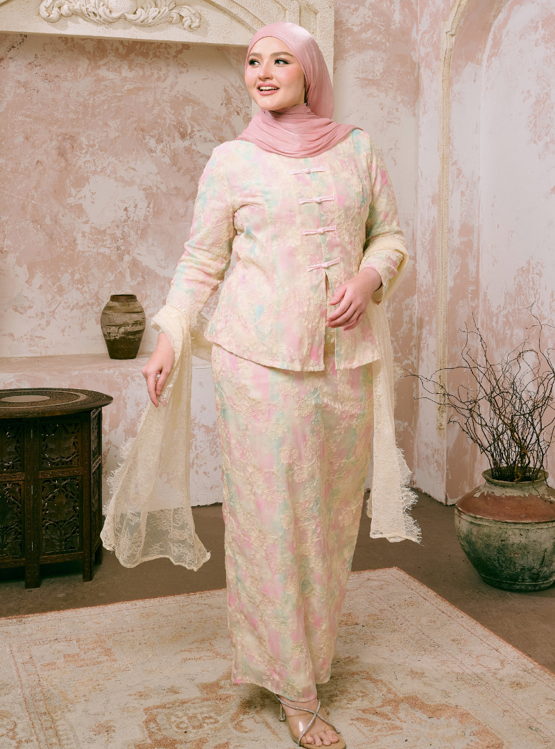 Santun Yumi Mandarin Kebaya Kurung - Matcha Strawberry