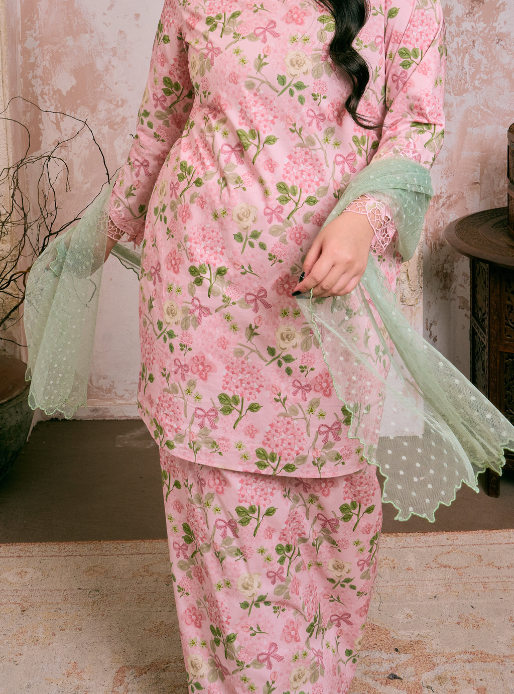 Orked Dotted Lace Selendang - Matcha – CURVA FABULOUS