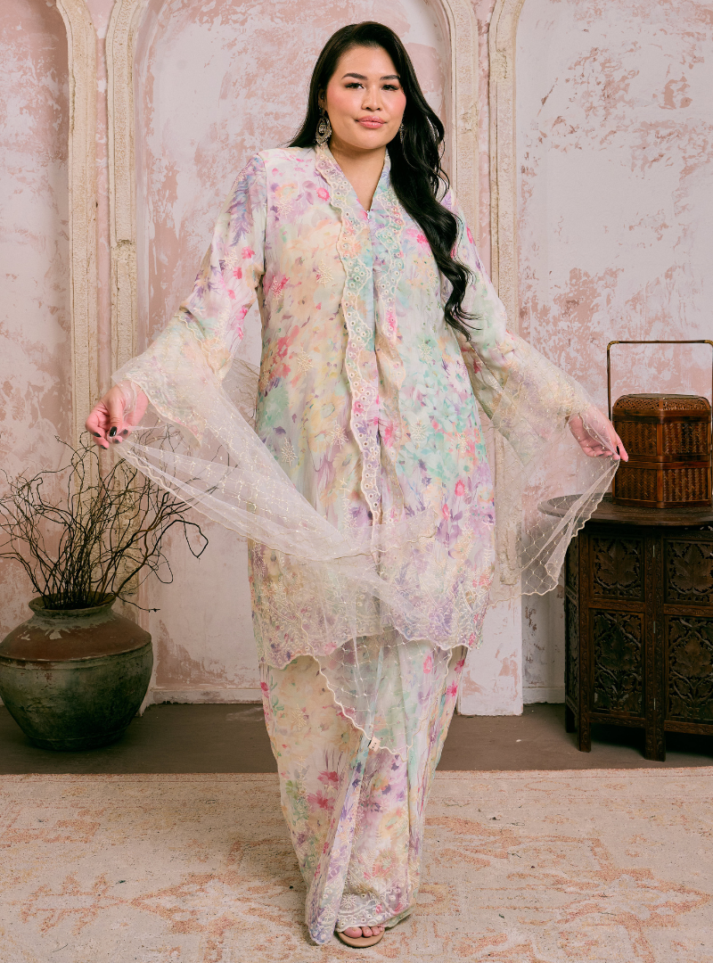 Santun Kadijah Embroidered Kebarung - Matcha Strawberry