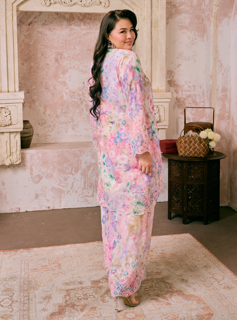 Santun Kadijah Embroidered Kebarung - Pink