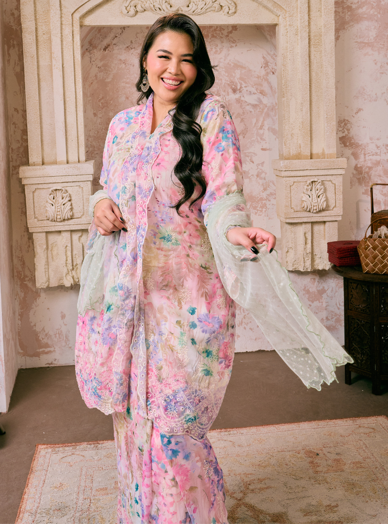 Santun Kadijah Embroidered Kebarung - Pink