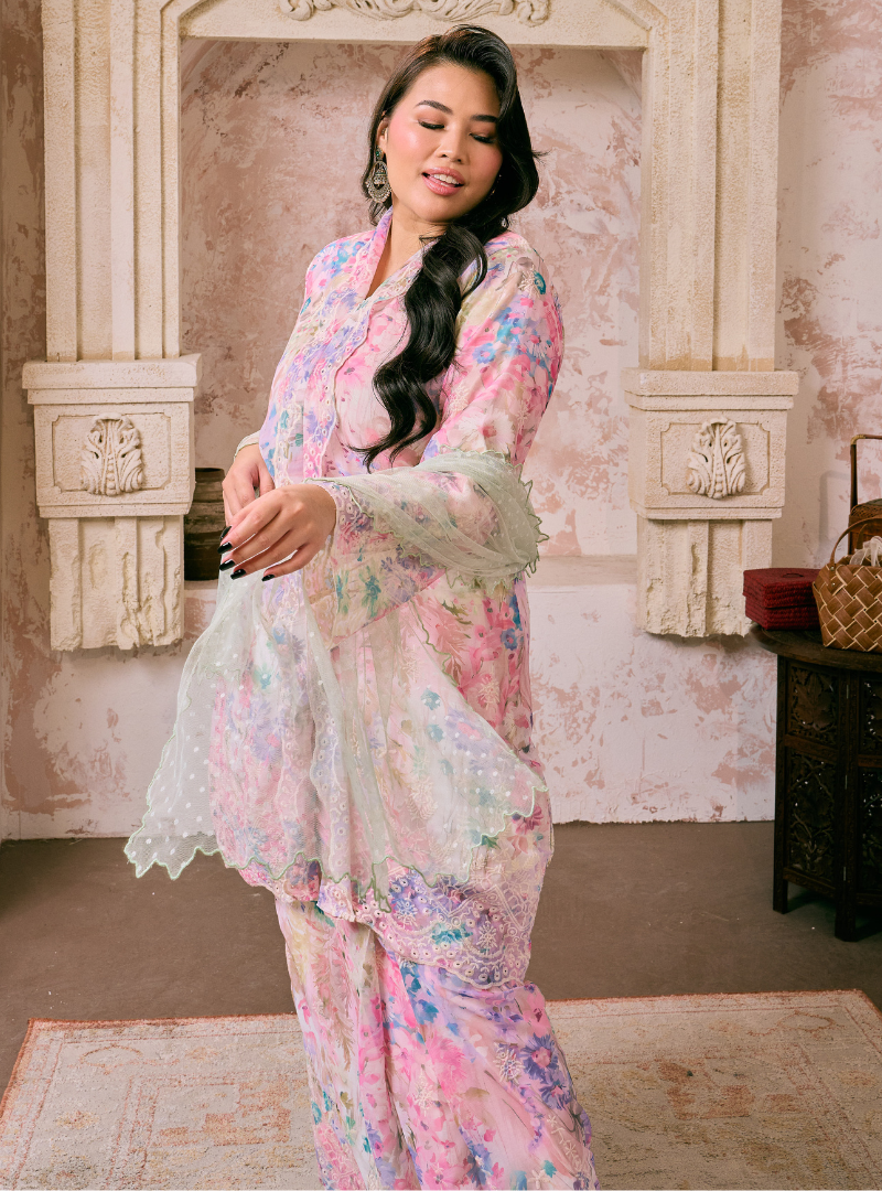 Santun Kadijah Embroidered Kebarung - Pink