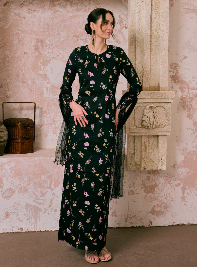 Santun Mia Kurung Pahang - Black Flower